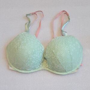 Victoria's Secret NWOT Pastel Lace Wireless Bra 34DD